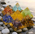 Pirámide de cristal natural