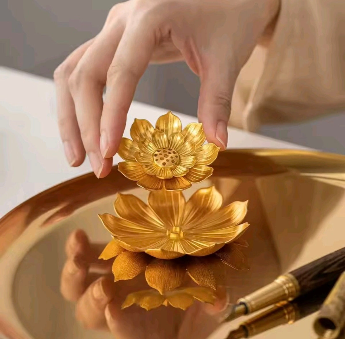 Soporte Dorado para Incienso